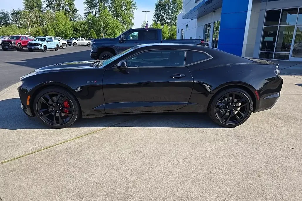 2023 Chevrolet Camaro LT1 photo 1