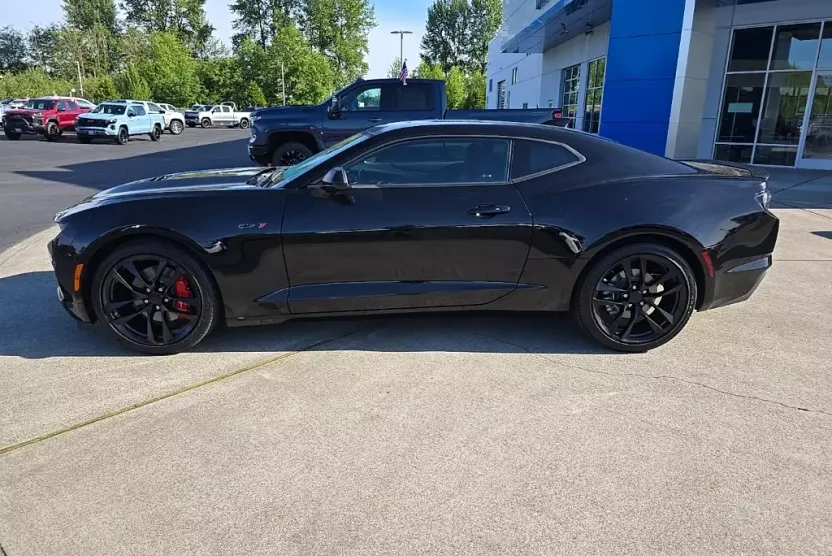 2023 Chevrolet Camaro LT1 photo 1