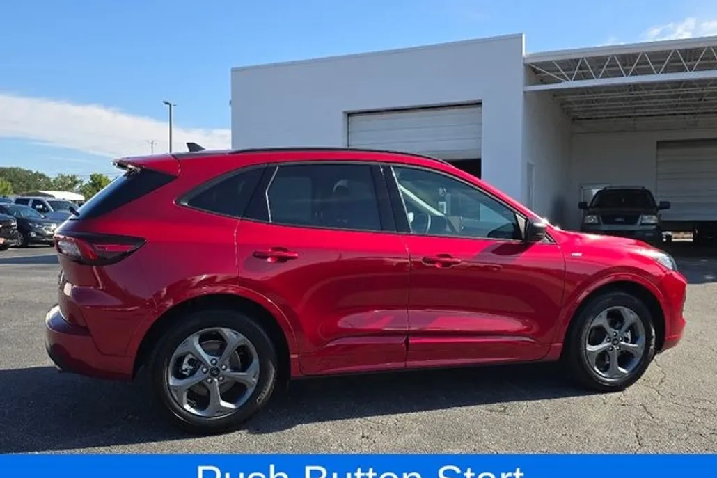 2024 Ford Escape ST-Line photo 1