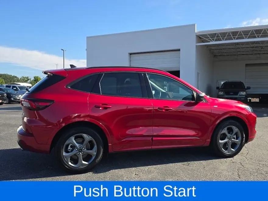 2024 Ford Escape ST-Line photo 1