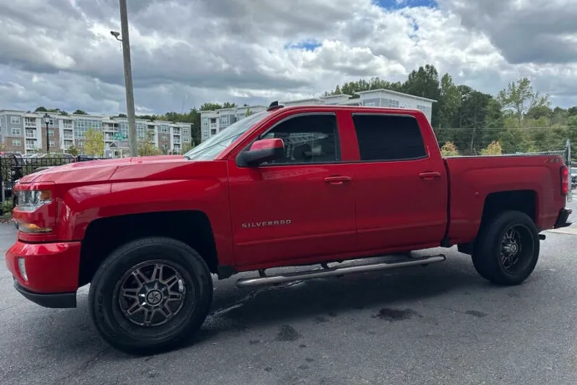 2018 Chevrolet Silverado 1500 LT Z71 photo 1