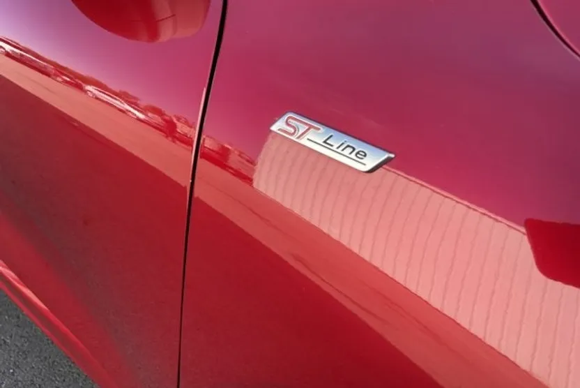 2023 Ford Escape Hybrid ST-Line photo 1