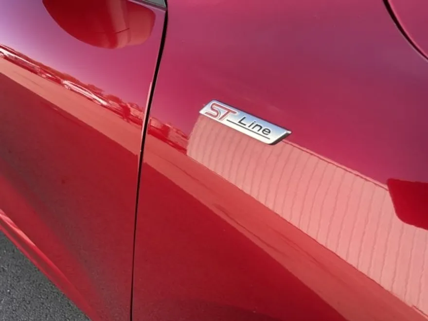 2023 Ford Escape Hybrid ST-Line photo 1