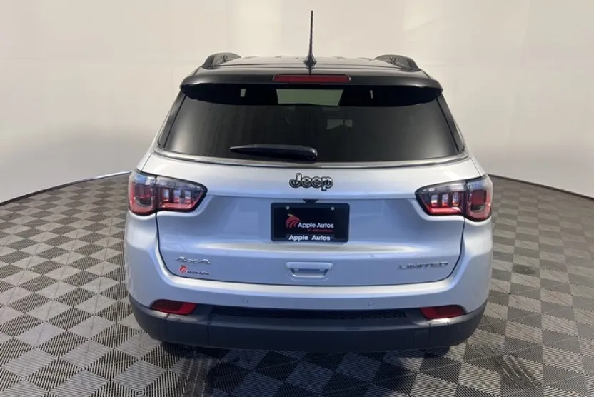 2024 Jeep Compass Limited photo 1
