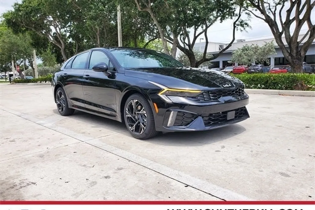 2025 Kia K5 GT-Line photo 1