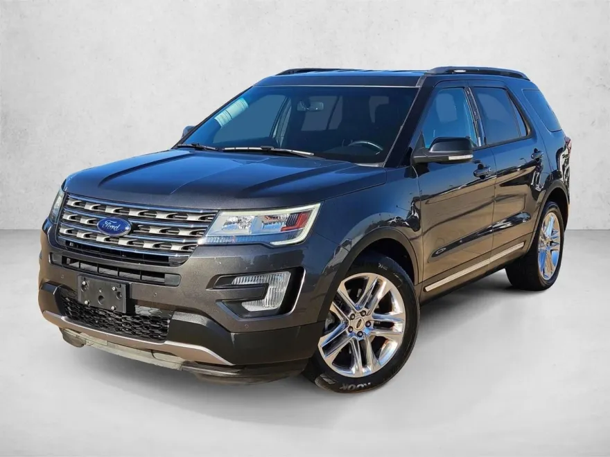 2017 Ford Explorer XLT photo 1