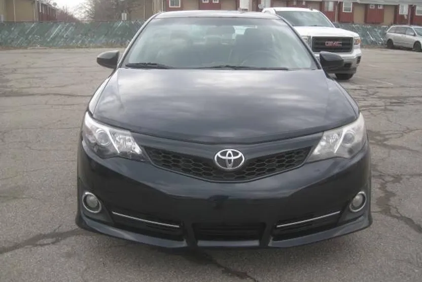 2012 Toyota Camry SE photo 1