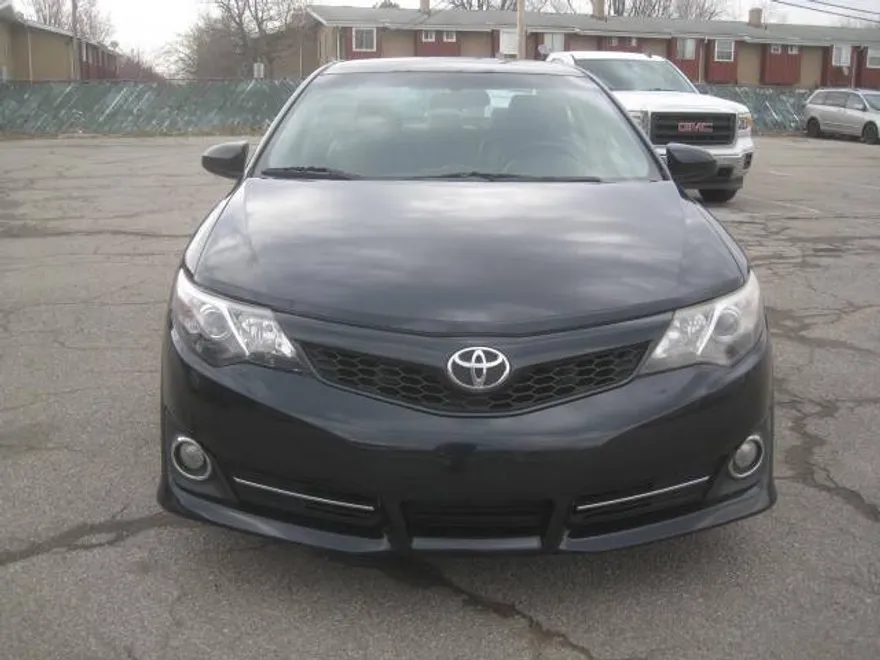 2012 Toyota Camry SE photo 1