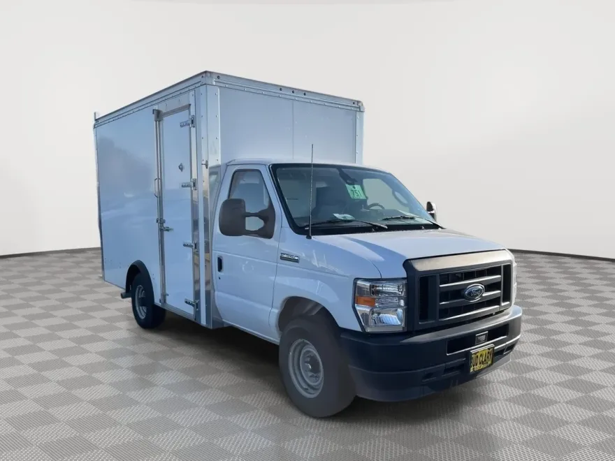 2023 Ford E-350 photo 1