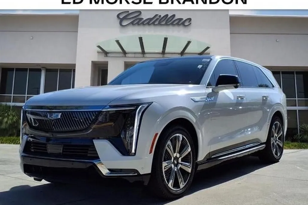 2025 Cadillac Escalade IQ Luxury photo 1