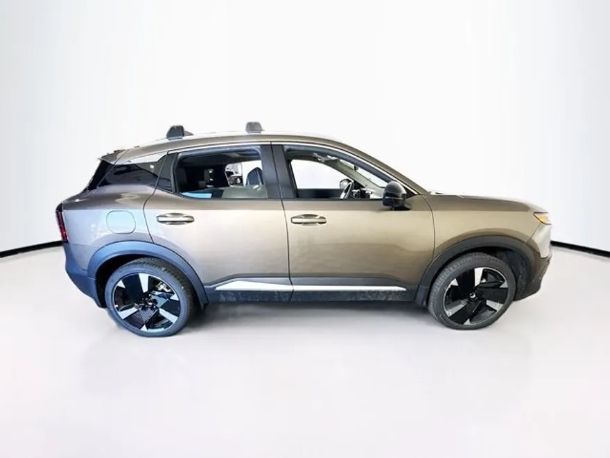 2026 Nissan Kicks SR photo 1