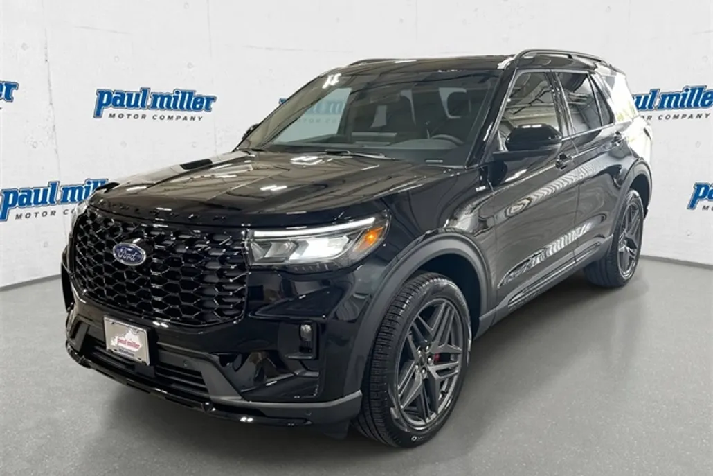 2025 Ford Explorer ST-Line photo 1