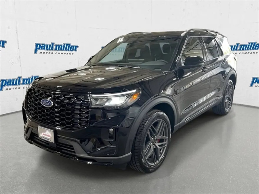 2025 Ford Explorer ST-Line photo 1