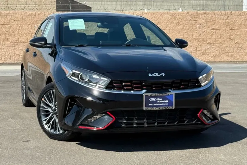 2023 Kia Forte GT-Line photo 1