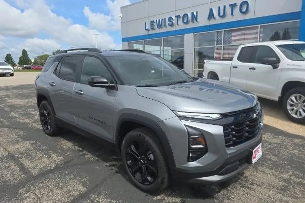 2026 Chevrolet Equinox LT photo 1
