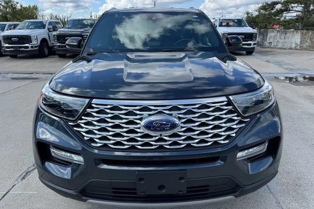 2022 Ford Explorer Platinum photo 1