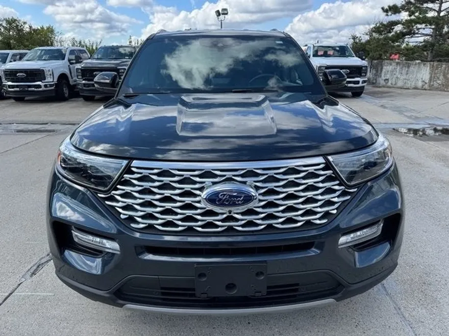 2022 Ford Explorer Platinum photo 1