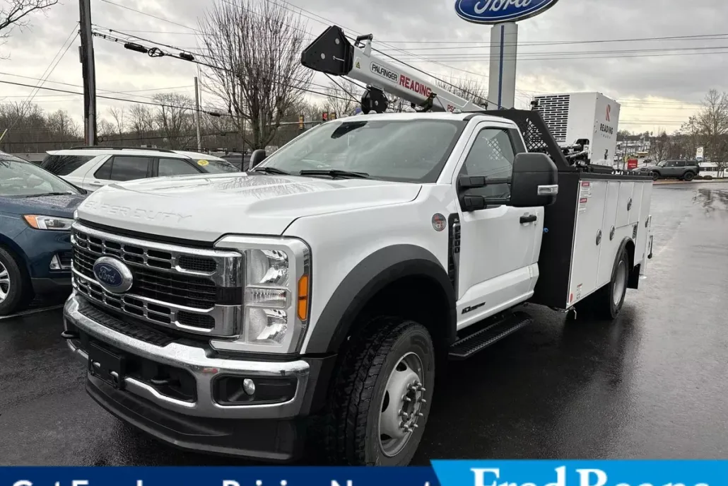 2023 Ford F-600 photo 1