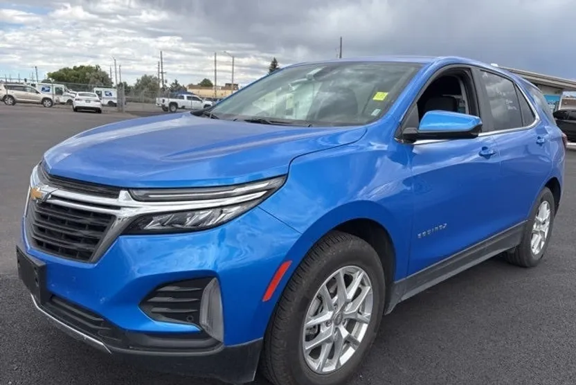 2024 Chevrolet Equinox LT photo 1