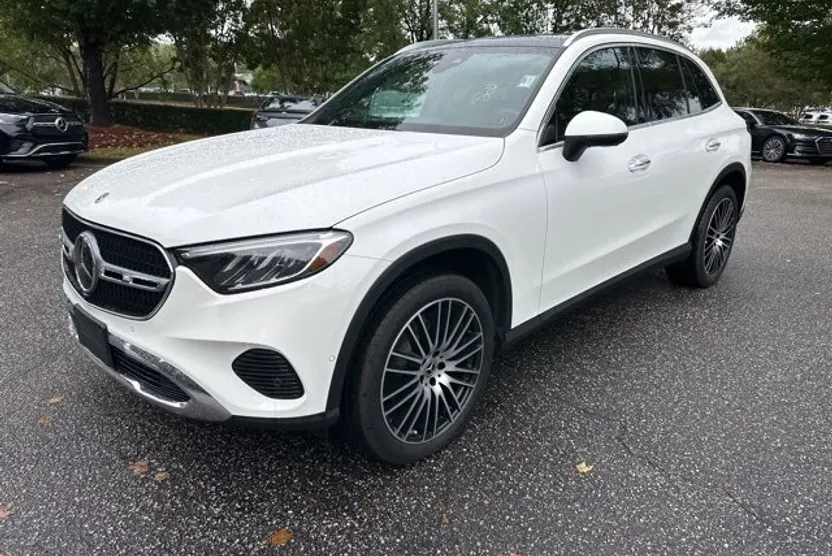 2023 Mercedes Benz GLC 300 photo 1