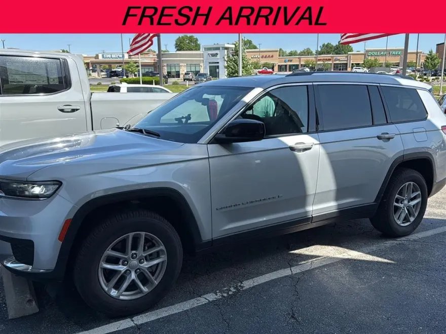 2022 Jeep Grand Cherokee Laredo photo 1