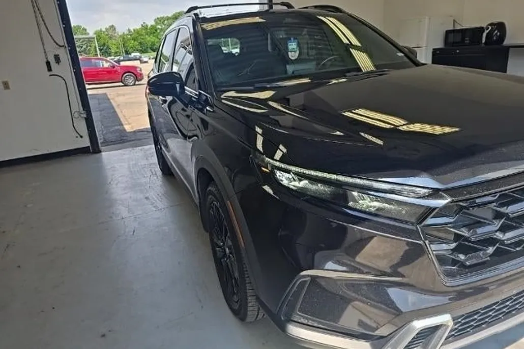 2023 Honda CR-V Hybrid Sport Touring photo 1