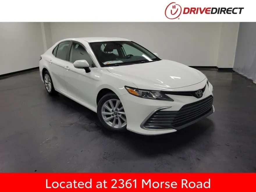 2022 Toyota Camry LE photo 1
