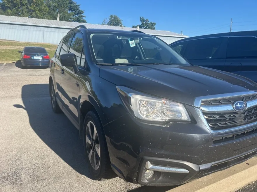 2018 Subaru Forester 2.5i Premium photo 1