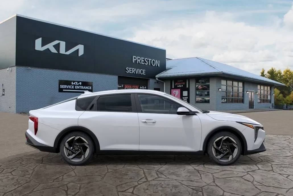 2025 Kia K4 EX photo 1