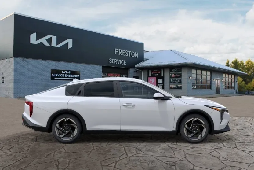 2025 Kia K4 EX photo 1