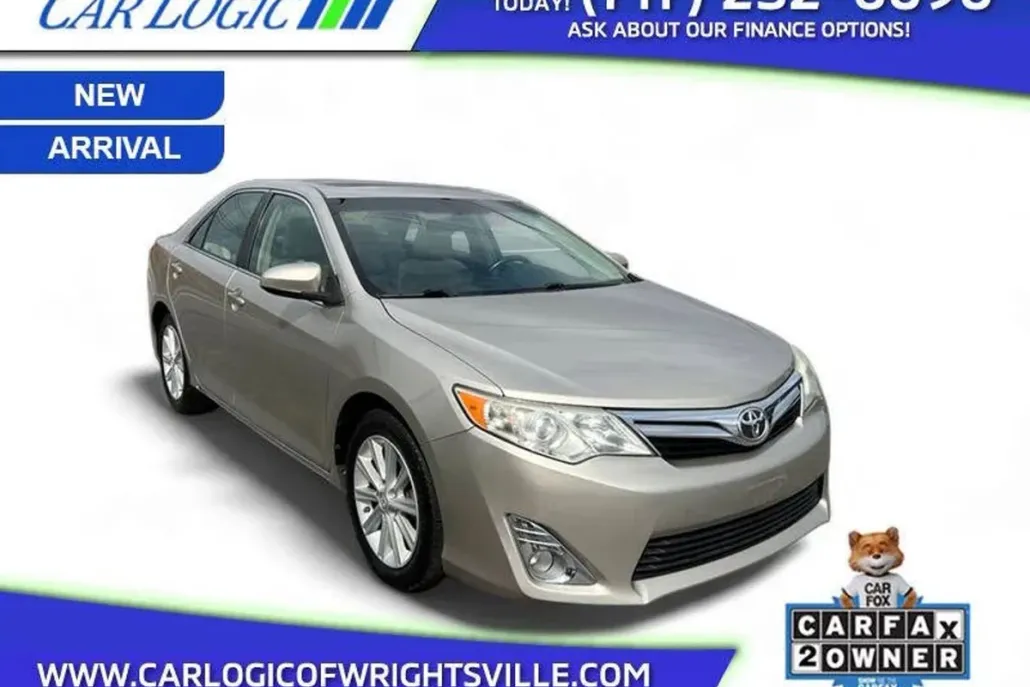 2014 Toyota Camry XLE photo 1