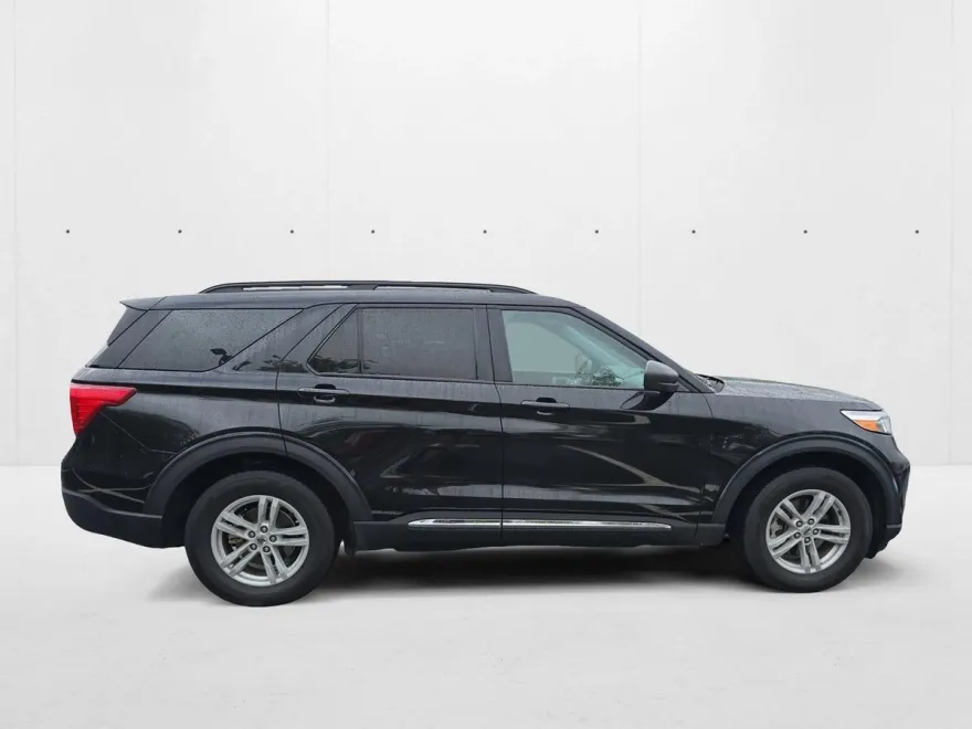 2024 Ford Explorer XLT photo 1