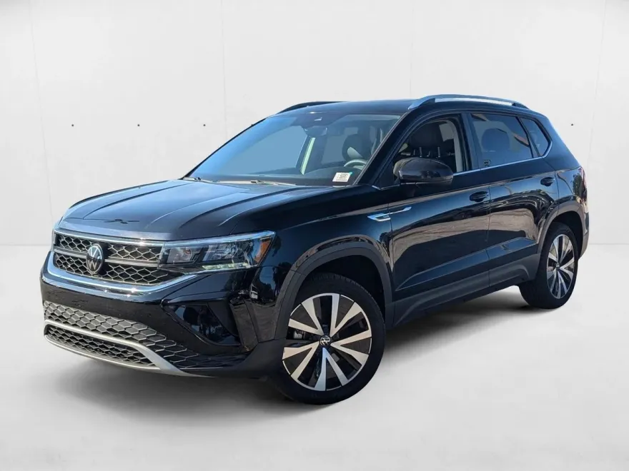 2024 Volkswagen Taos SE photo 1