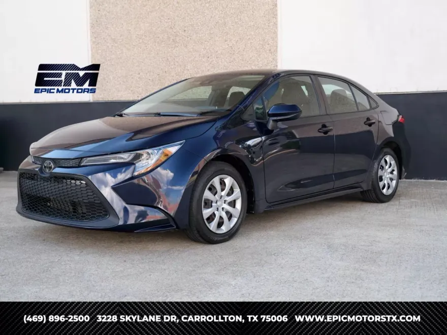 2021 Toyota Corolla LE photo 1