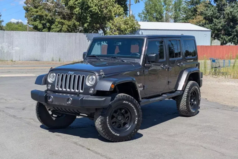 2017 Jeep Wrangler Unlimited Sahara photo 1