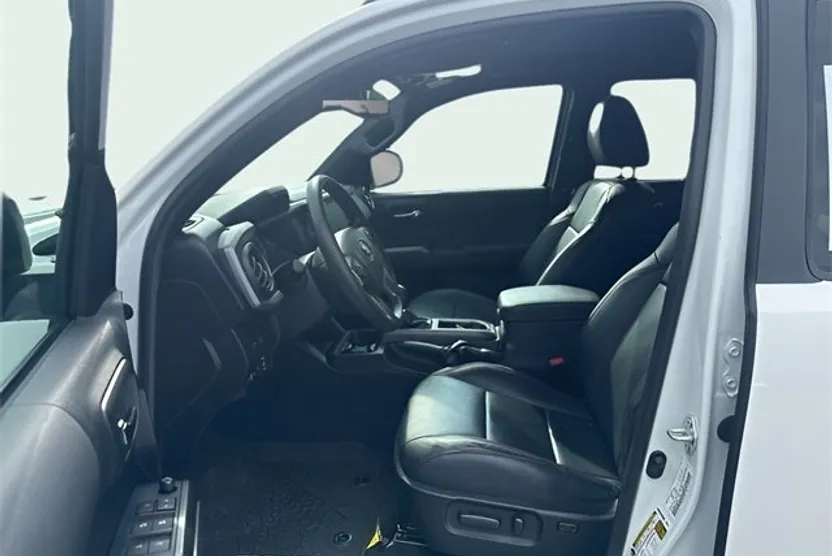 2022 Toyota Tacoma TRD Pro V6 photo 1