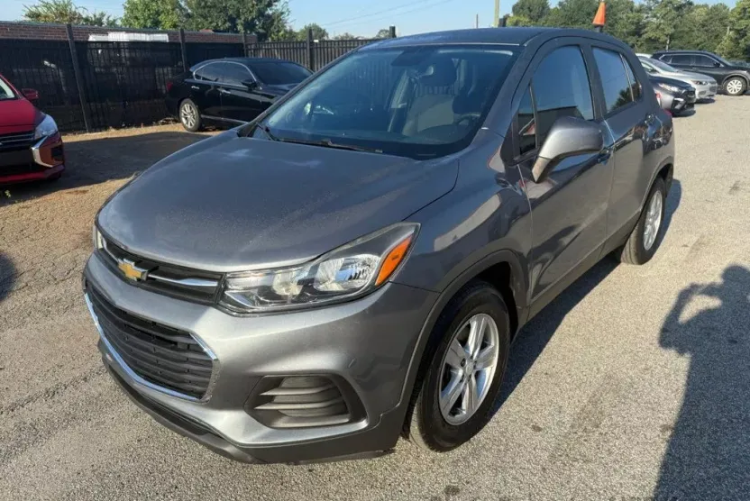 2020 Chevrolet Trax LS photo 1