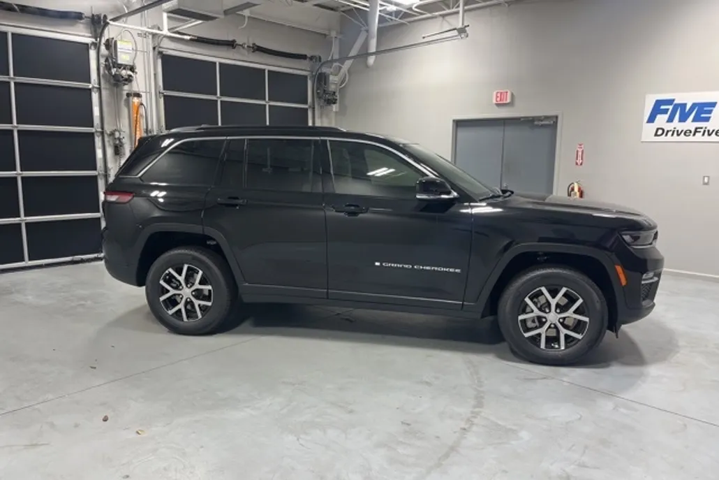 2025 Jeep Grand Cherokee Limited photo 1