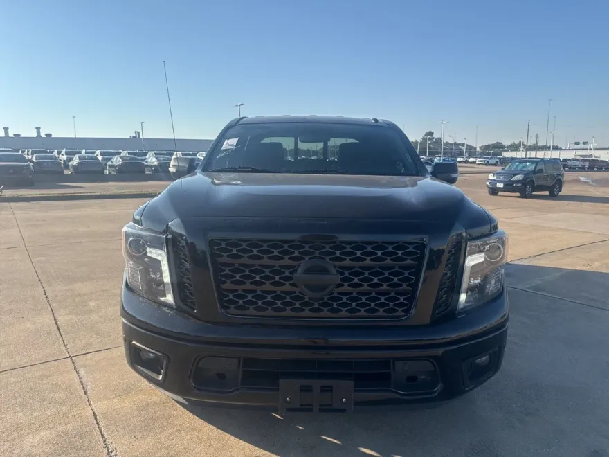 2019 Nissan Titan SV photo 1