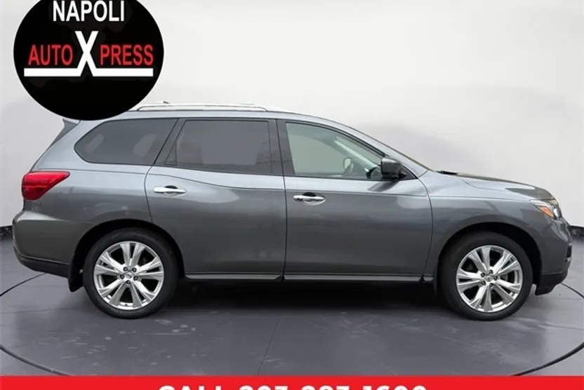2018 Nissan Pathfinder SL photo 1