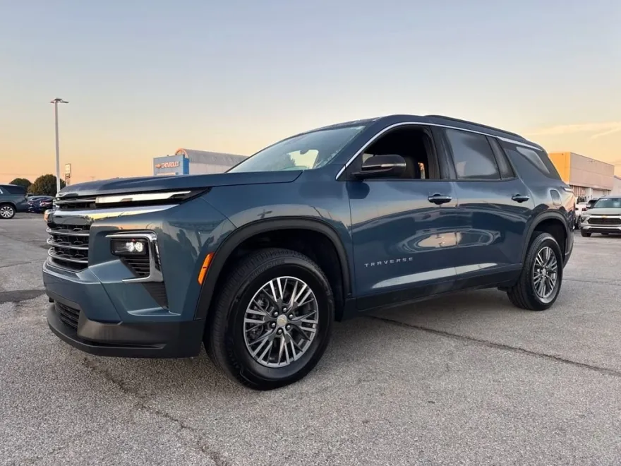 2025 Chevrolet Traverse 1LT photo 1