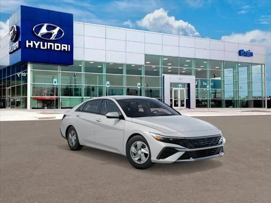 2025 Hyundai Elantra SE photo 1