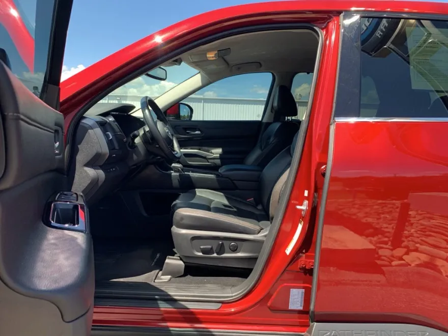 2022 Nissan Pathfinder SL photo 1