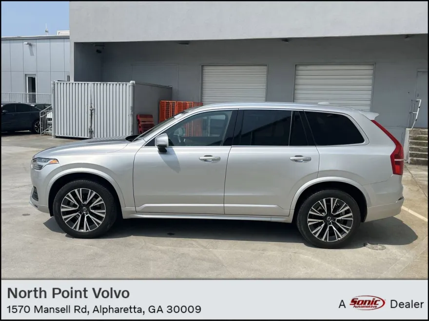 2022 Volvo XC90 T6 AWD Momentum photo 1