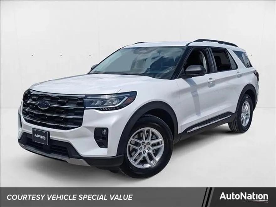 2025 Ford Explorer photo 1