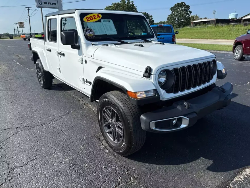 2024 Jeep Gladiator Sport S photo 1