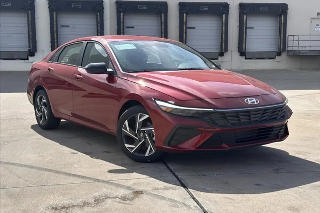 2025 Hyundai Elantra SEL Sport photo 1