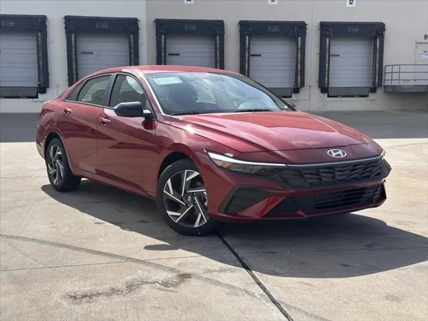 2025 Hyundai Elantra SEL Sport photo 1