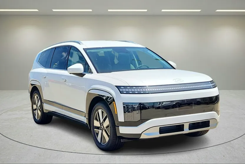 2026 Hyundai Ioniq SEL photo 1