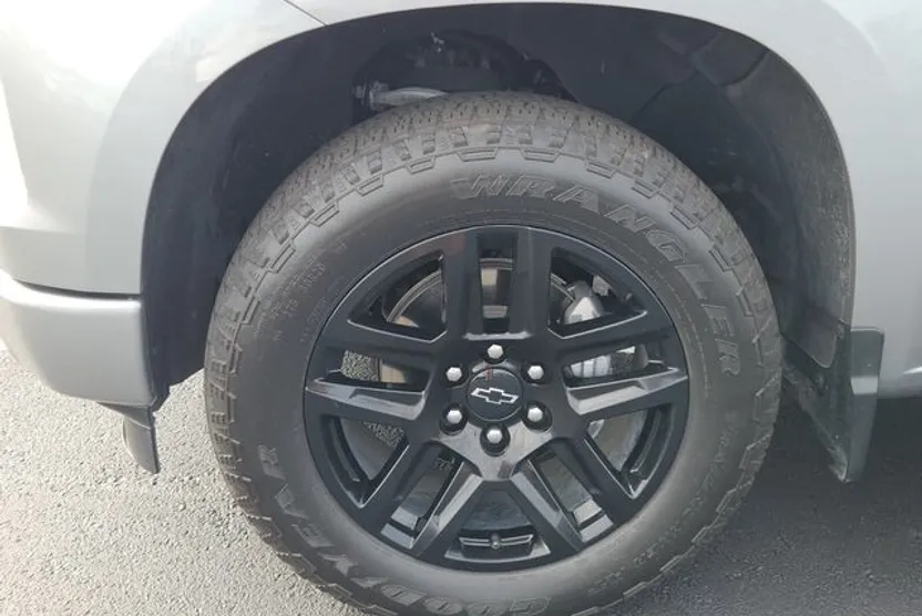 2023 Chevrolet Silverado 1500 RST photo 1